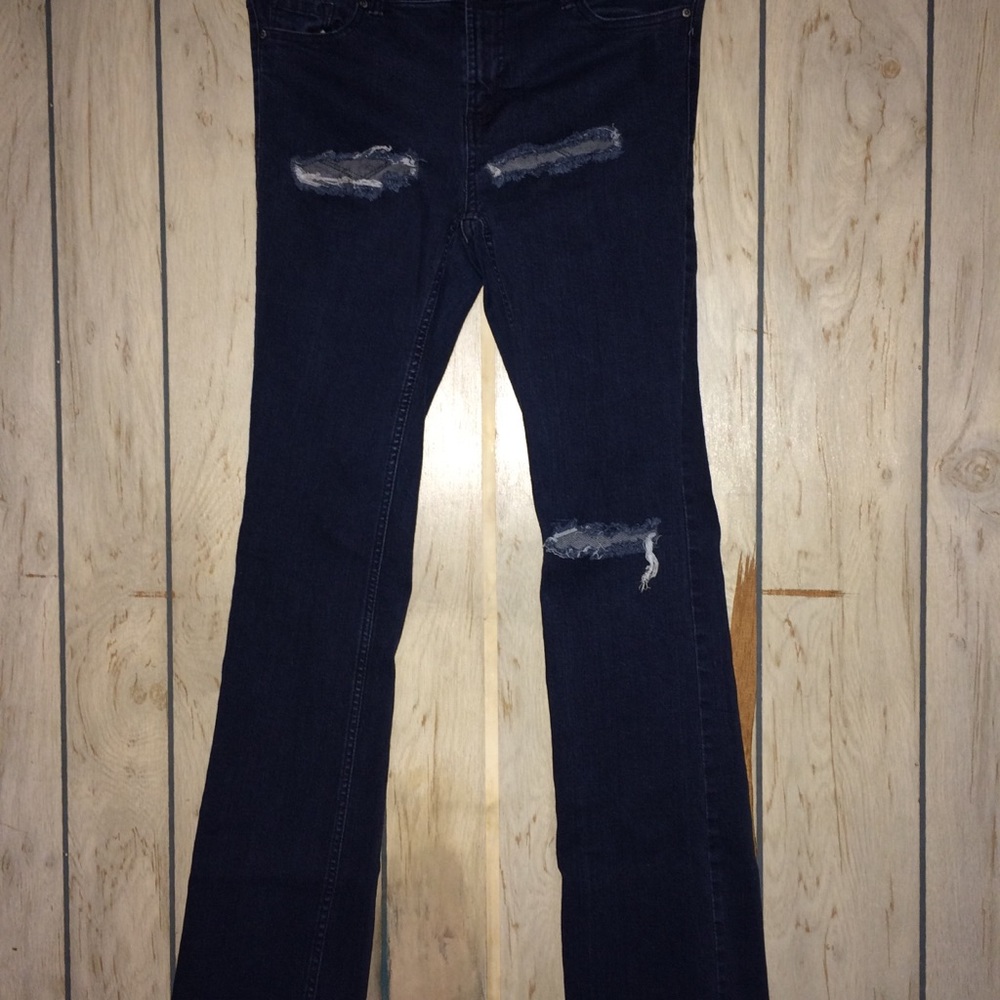 I am selling jeans with rips.